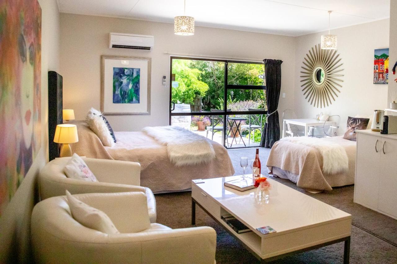Swan House Bed and Breakfast Martinborough Buitenkant foto