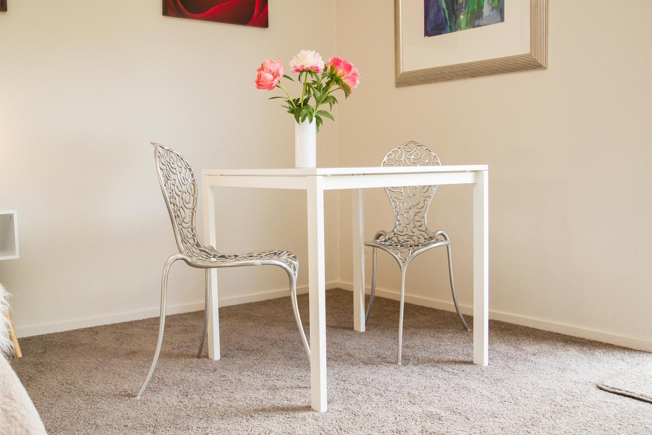 Swan House Bed and Breakfast Martinborough Buitenkant foto