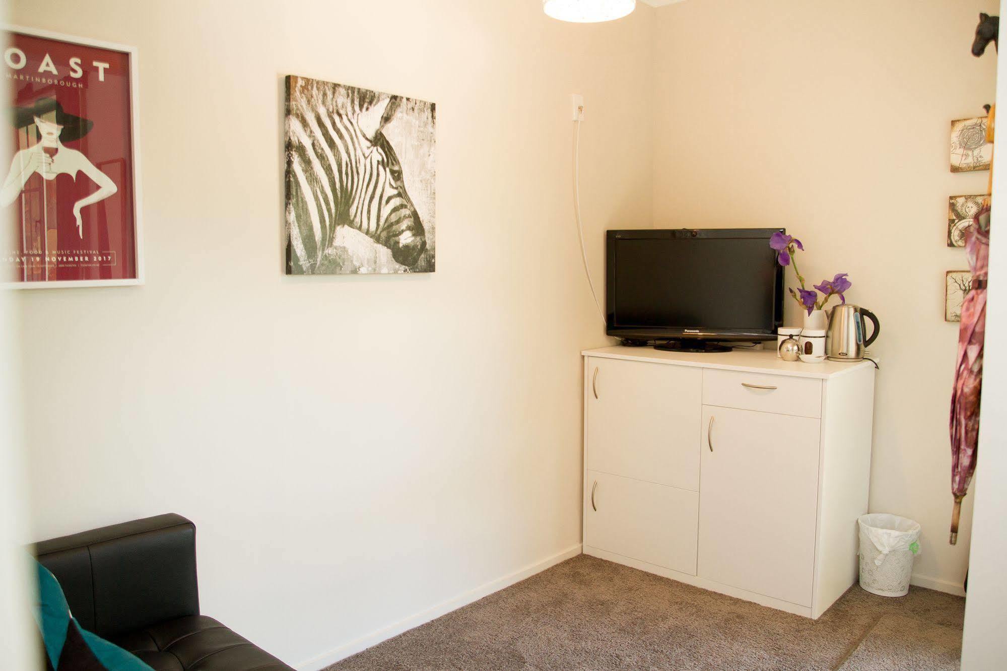 Swan House Bed and Breakfast Martinborough Buitenkant foto